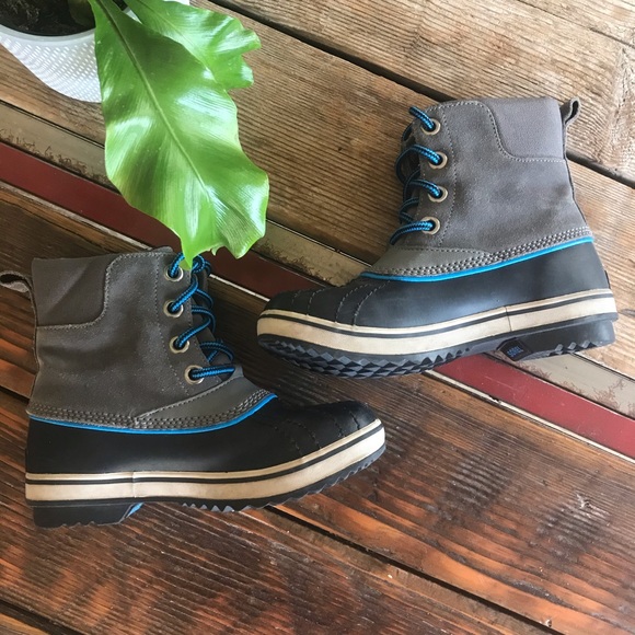 SOLD EUC Grey Sorel Waterproof Boots - Picture 2 of 6